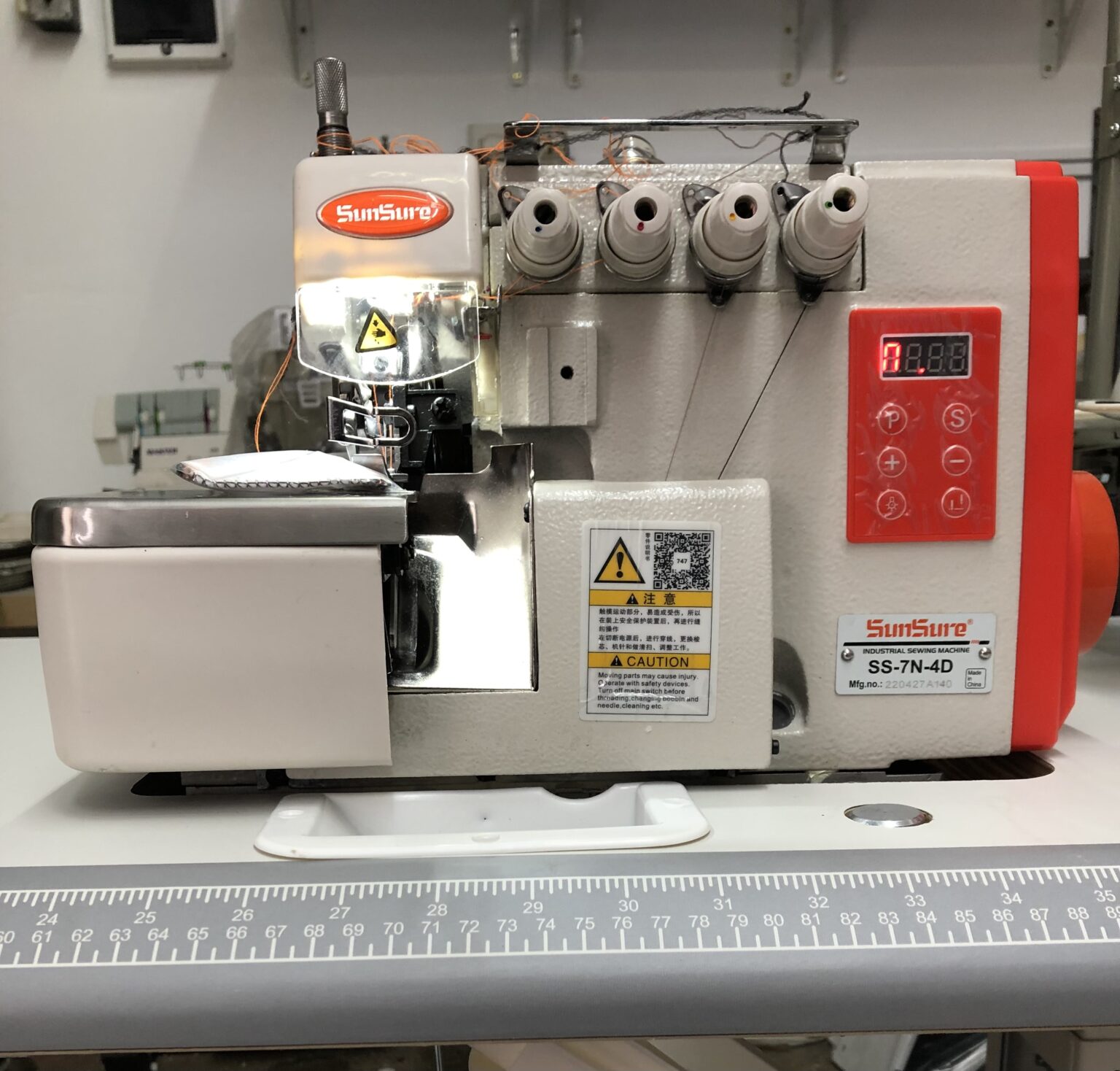 OVERLOCK 4 HILOS SUNSURE SS7N4D Maquineria Paternal